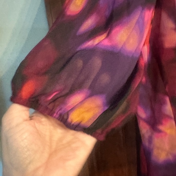 Vibrant Women's Blouse with Button Details - Picture 3 of 5